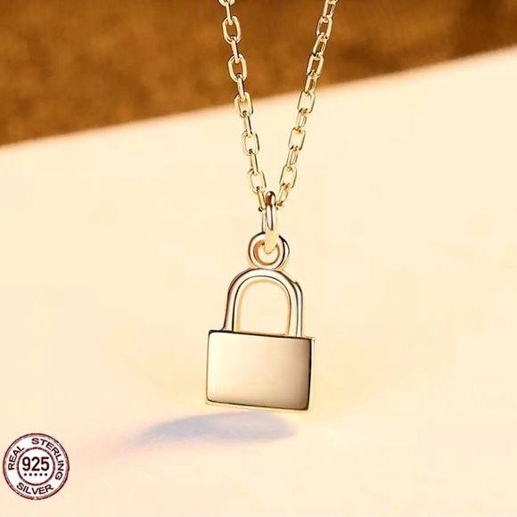 ⚠️SOLD OUT⚠️18K Gold Plated Padlock Necklace - Picture 2 of 9